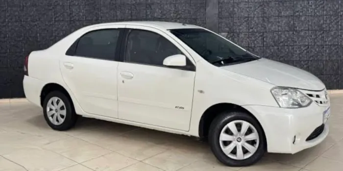 Toyota Etios X Sedan 1.5 Flex 16V 4P Mec. 2015