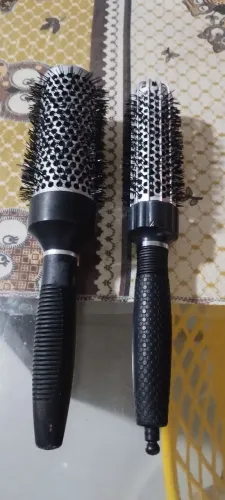 Vendo duas escovas profissional condor pouco usadas entrega a combinar