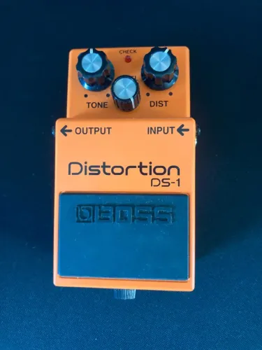 Pedal de guitarra BOSS DS-1 - Distortion