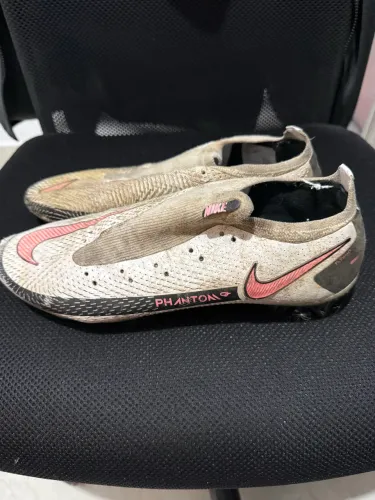 Chuteira Nike Phantom 1 linha