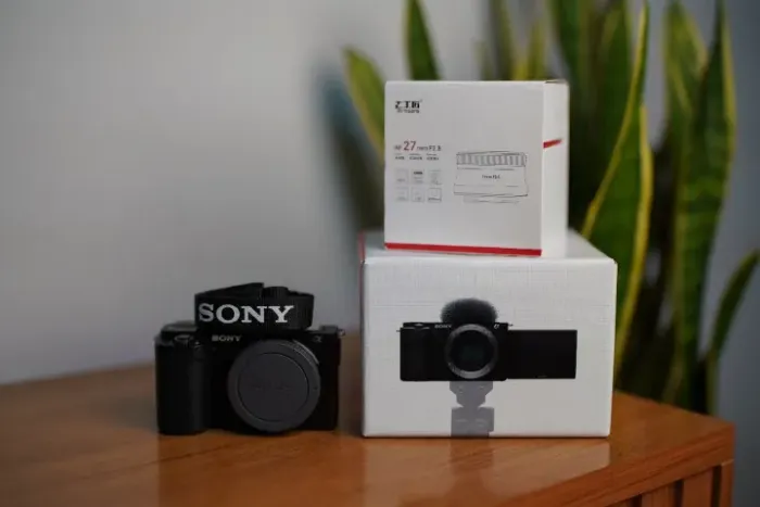 Em 10x sem juros! - Sony ZVE10 + Lente (lacrada)