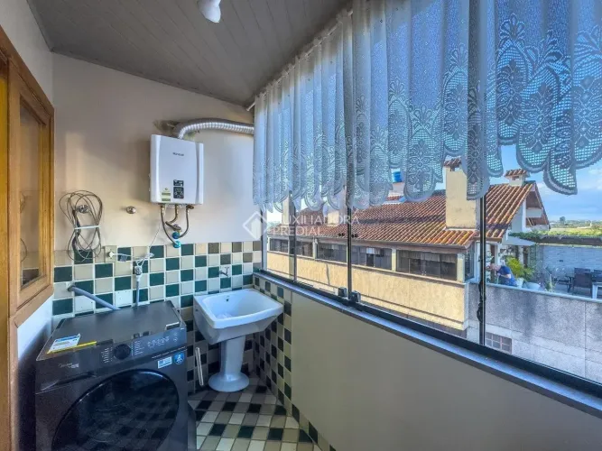 Triplex para venda tem 199 m2, com 3 quartos, suíte, 2 vagas em Jardim São Pedro - Porto A