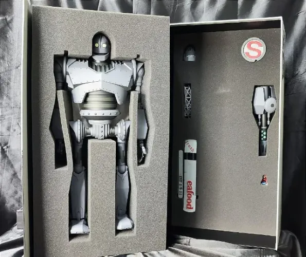 action figure Robô Gigante Mondo Iron Giant Deluxe