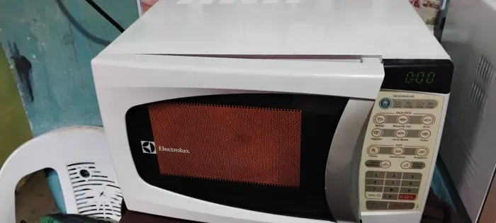 Microondas Eletrolux 20 litros em perfeito estado