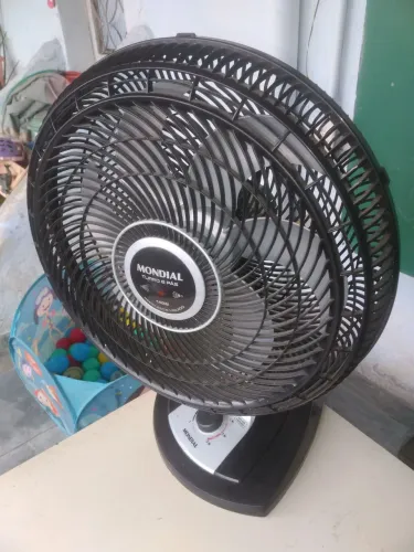 Vendo ventilador Mondial 40 cm 8 Pás Repelente líquido. 