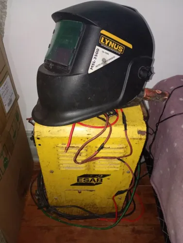 MAQUINA DE SOLDAR . 