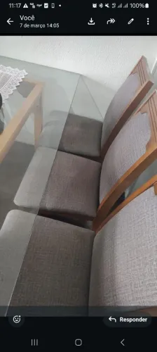 Vendo mesa de jantar de madeira com tampo de vidro