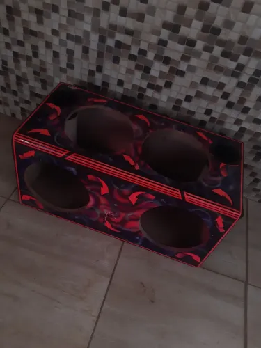 Vendo caixa nova pra 4 grave <br>Caixa bem nitrada e travada