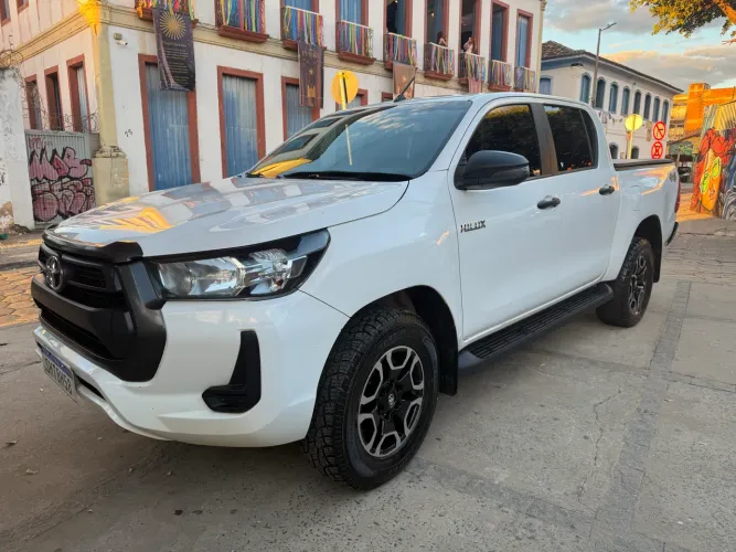 Toyota Hilux CD 4X4 2.8 Diesel Mec. 2023