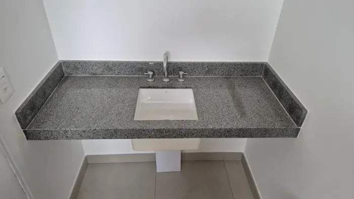 Pia Banheiro 55x141cm Granito Cinza Nova Cuba Deca