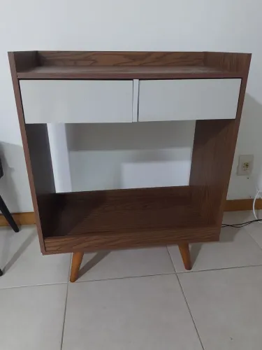 Buffet aparador com 2 gavetas  + puff de couro preto