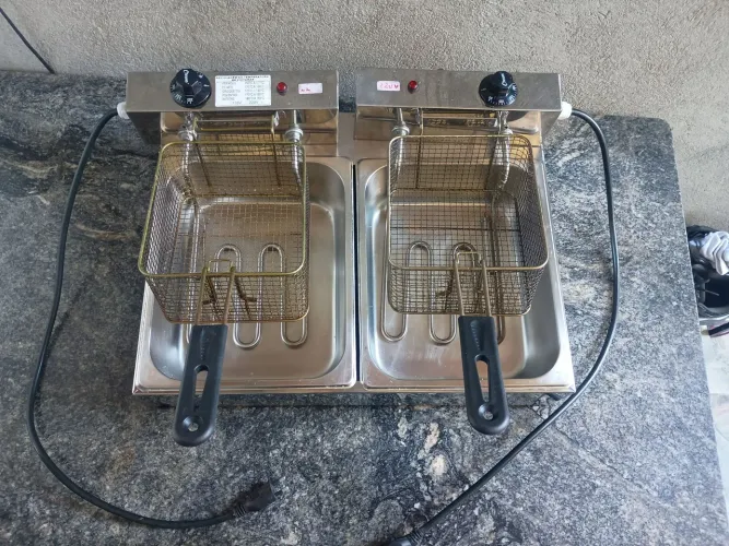 Fritadeira Elétrica Industrial 2 Cuba 5L Cada (Total 10L) - 220V Semi-Nova