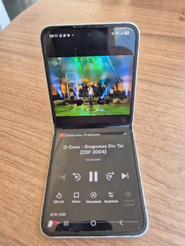 Vendo Z flip semi novo 500 gb. Super potente. Fotos e vídeos incríveis. Oferta!!!
