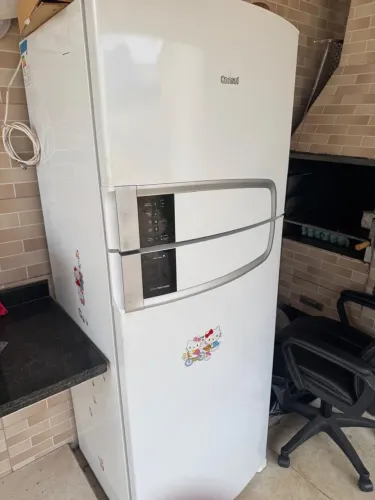 Vendo geladeira urgente 2000 usada mas em ótimo funcionamento gela super bem duplex 