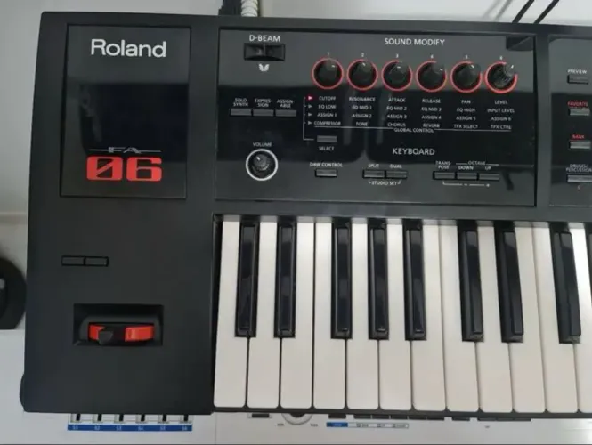 Teclado Roland FA-06