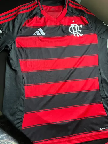 Camisa do Flamengo original Adidas G nas costas tem o nome Breno S.