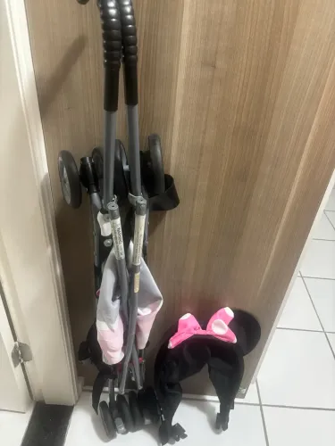 Carrinho Guarda chuva da Minnie.