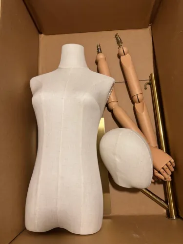 MANEQUIM FEMININO ARTICULADO DE LUXO - R$ 1090,00