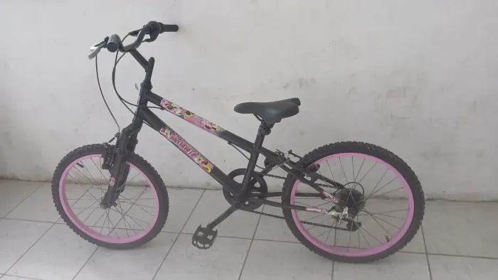 Bicicleta infantil com marcha