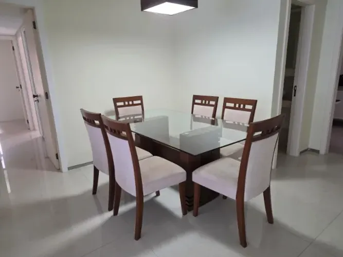 Mesa de Jantar com 6 cadeiras