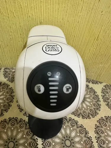 CAFETEIRA NESTLÉ PRATICAMENTE NOVA 280