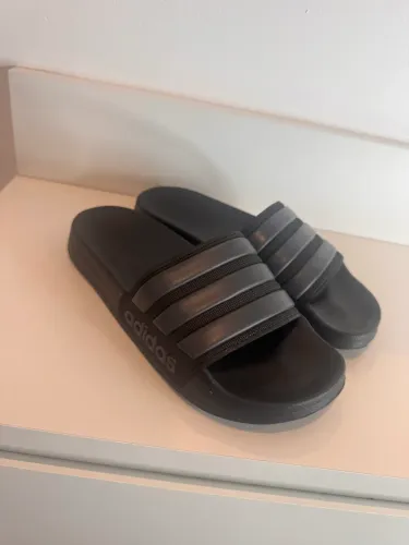 Chinelo adidas adilette cloudfoam 34/35