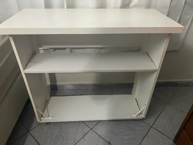 Vendo esse móvel com rodinha