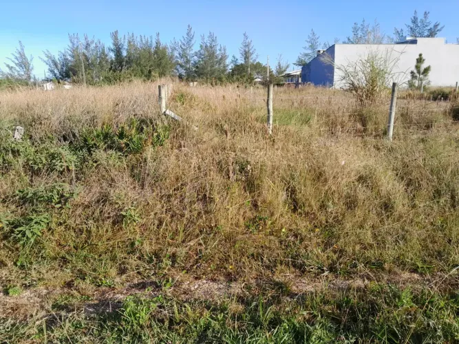 100 metros do praia! Quadra mar Terreno de 390m² aterrado. Escriturado