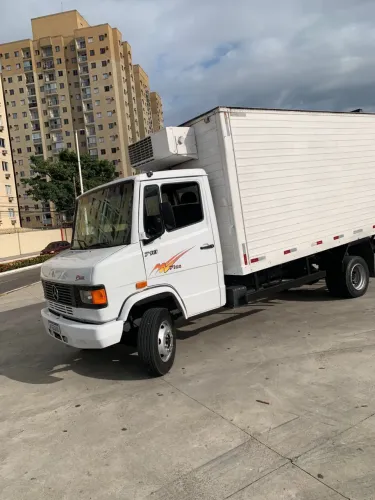 MB 710 Baú Frigorífico Gelando 