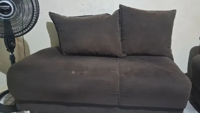 vendo esse sofa de 2 lugares  usado