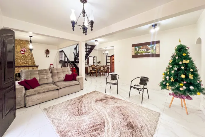 Casa de vila para venda em Centro com 3 quartos, sendo 1 suíte, 270m²
