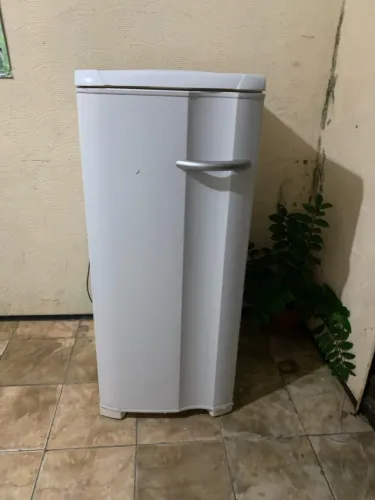 Vendo um Frizzer Eletrolux