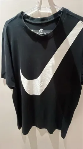 camiseta Nike Sportswear Swoosh