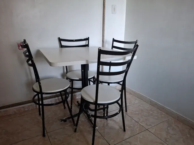 Mesa de jantar 4 lugares