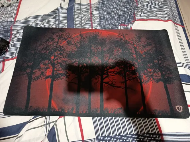 Playmat Central Lua Sangrenta