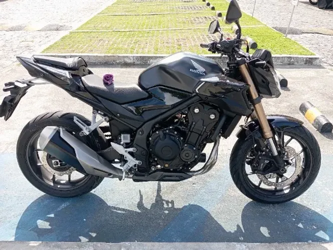 Honda CB 500F ano 2024 Cinza