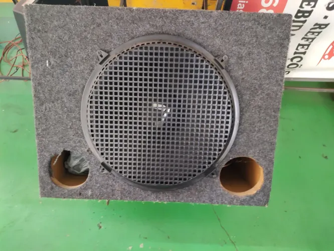 Caixa de som subgrave 15" 600rms