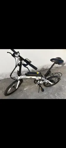 Bicicleta elétrica dobrável aro 20 semi nova