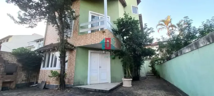 Vargem Pequena | Casa de Condomínio 3 quartos, sendo 3 suites
