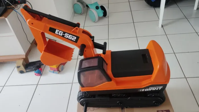 Retroescavadeira Infantil