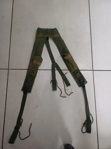 Suspensório militar para campo ou serviço 