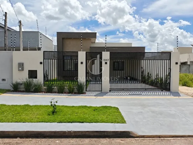 CASA COM 3 QUARTOS SENDO 1 SUITE A VENDA POR R$ 1.080.000,00 NO JD CURITIBA EM SINOP/MT -