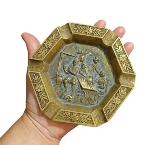 Cinzeiro em bronze antigo tema taberna