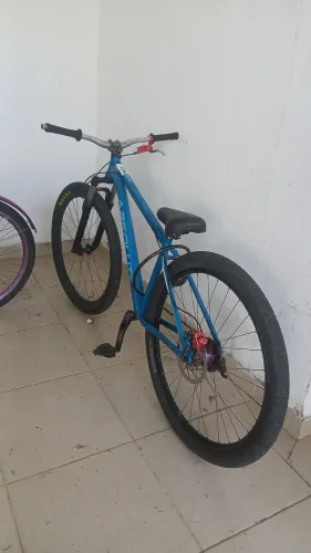 Vendo bike em boas condições so pegar e andar não precisa de nada, com peças boas