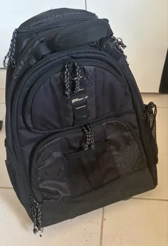 Mochila Targus com alça telescópica e rodinhas