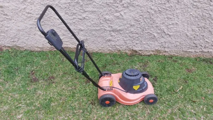 Máquina de cortar Grama elétrica Tramontina- 110v - ac. cartão