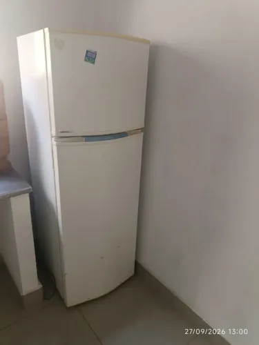 VENDO GELADEIRA ELETROLUX 280L