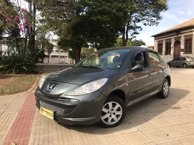 Peugeot 207 XR 1.4 Flex 8V 5P 2011