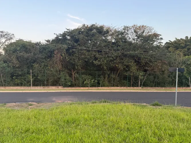 Terreno 229m² Esquina Cond. Amary - Abaixo da Tabela - Vista para área verde permanente