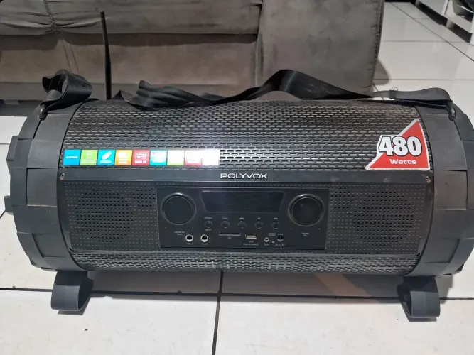 Caixa de som Polyvox XB 860.